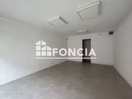 local commercial 25.06m² à louer 650 - le perthus 66480