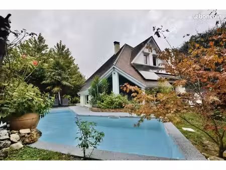 propriété 6 pièces 145 m²
