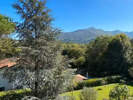 maison de 227 m2 dans un écrin de verdure face à la rhune