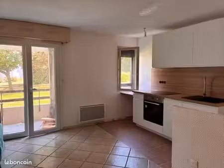 appartement t2 meublé de 42 m² - 845 / mois charges comprises