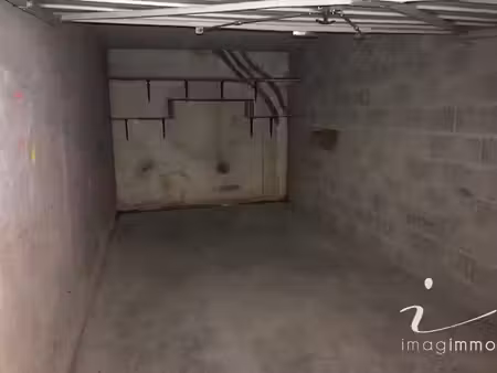garage en sous sol sécurisé à proximité de l'hotel du départ