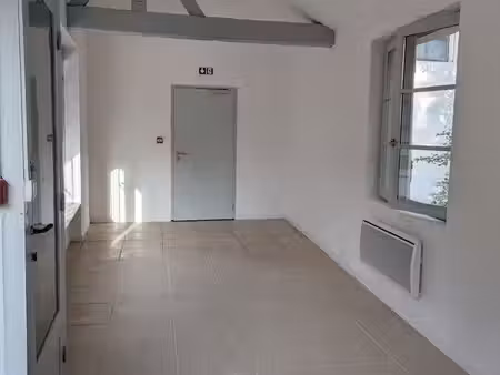 location local commercial