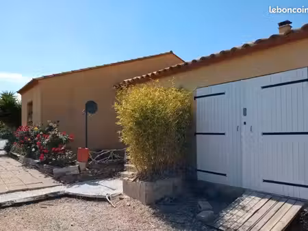 magnifique villa de plain-pied avec piscine  grand terrain et panneaux photovoltaïques