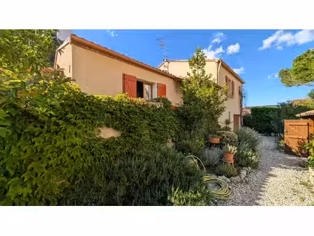 maison 2 chambres + bureau sur terrain de 687m2