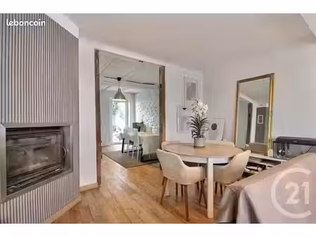 maison 8 pièces 206 m²