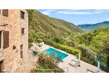 mas avec gîtes et vues 240 m2