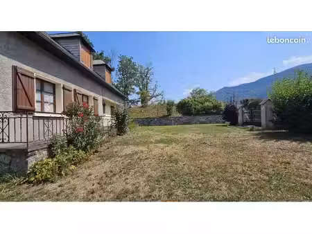 maison  grange  garage double à étage sur 1 4 hectare