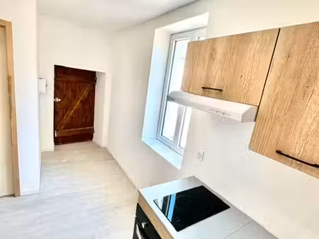 studio renove toutes charges comprises