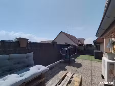 appartement 49 m² – grand balcon – double garage – piscine