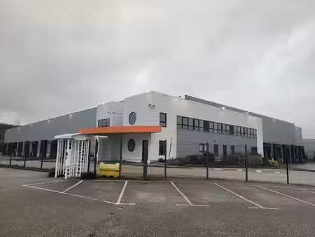 location entrepôt val de reuil 27100 6617m²