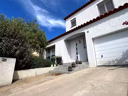 magnifique maison de 118 m² en r+1 sur un terrain de 435 m² en 3 faces piscinable et sans.