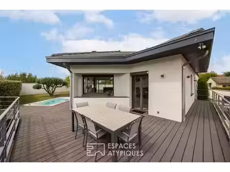 maison rénovée avec beaux volumes  spa et garage xxl