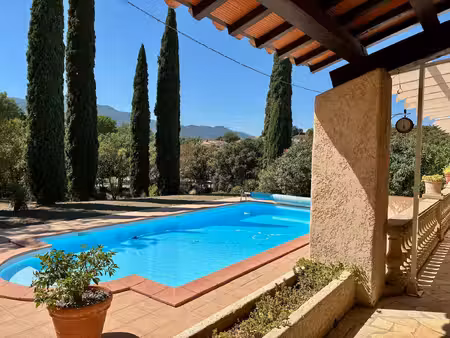 superbe villa provençale avec grande piscine et belle vue