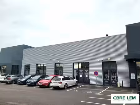 location commerce saint jean du cardonnay 76150 855m²