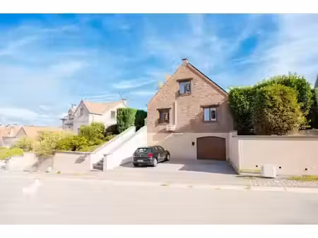 villa à louer avec garage et terrasse   la hestre (vbe69887)