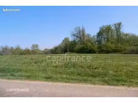 terrain 3 684 m² bosjean