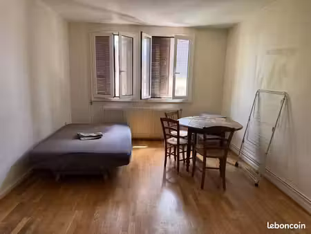 studio meublé de 30 m² à louer – hypercentre de paray-le-monial