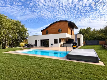 maison bioclimatique 160 m² – piscine 8x4 – spa – 15 5 ares – 4 chambres