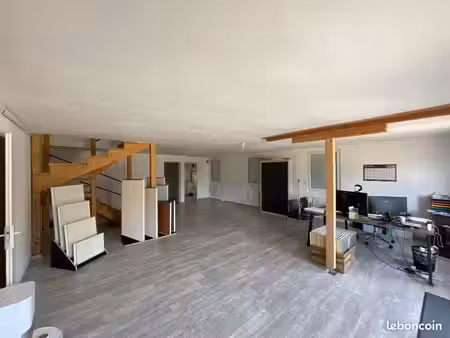 à louer - bureau professionnels 153m2