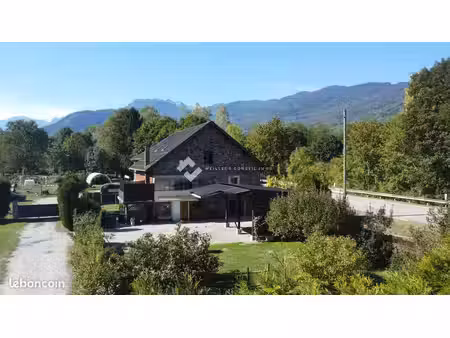 propriété 10 pièces 240 m²