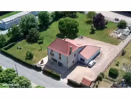 maison familiale de caractère avec 245 m² habitable  dépendances sur 3700 m² de terrain