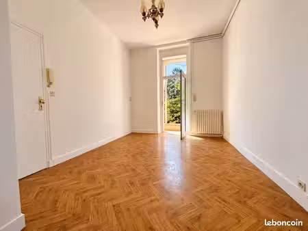 appartement totalement rénové et très lumineux en rez de jardin