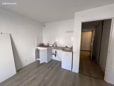 studio 1 pièce 32 m²