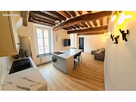 f2 meublé 44 m² – sens centre-ville – proche gare – 700 cc