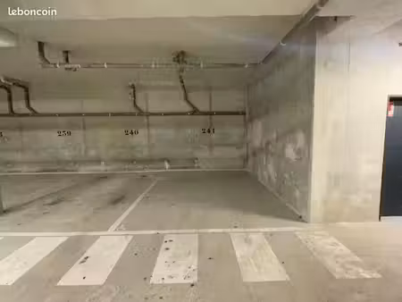 a louer une place de parking pmr de 16 20 m²
