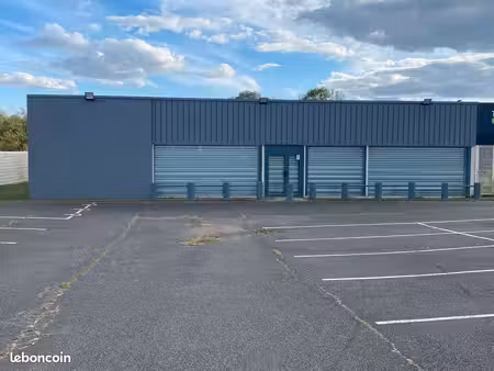 local commercial 700 m2