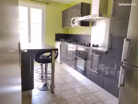 à louer – grand t3 meublé rénové 72 m² – garage fermé & 2 balcons – laissac