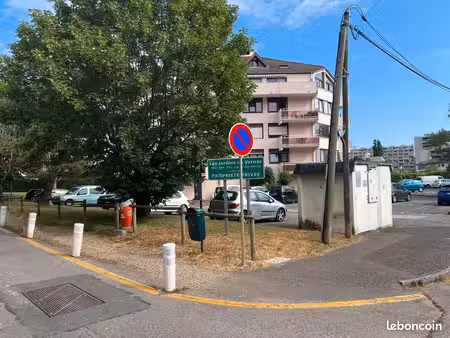place ou lot parkings 74240 gaillard. rend: 5 00% net
