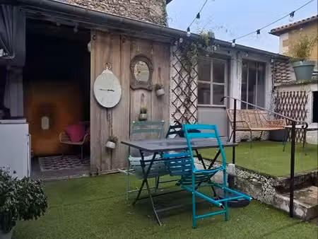 location maison de village