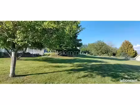 terrain 1 361 m² usinens