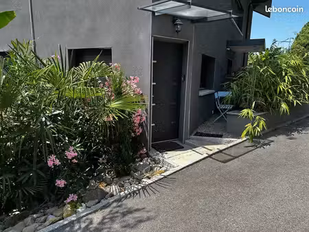 petit appartement récent à veyrier