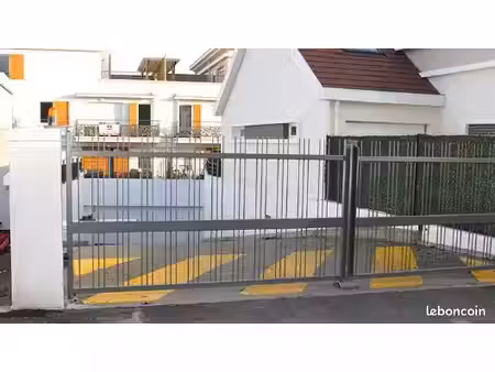 place de parking -sous sol sécurisé - portail télécommandé