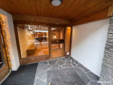 local commercial (tous commerces sauf restauration)