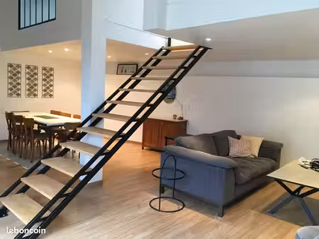 maison de plain pied 2 chambres 1 bureau 1courette