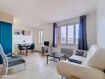 studio 1 pièce 32 m²