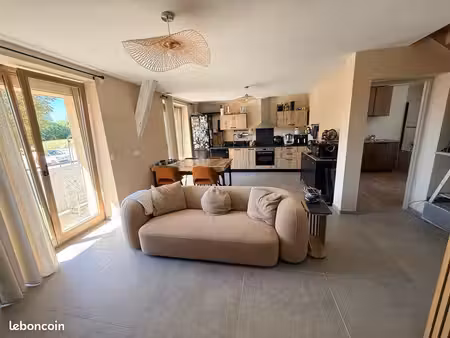 sonnaz – duplex t3 (62 m² carrez / 90 m² au sol) entièrement rénové + balcon  parking & ca