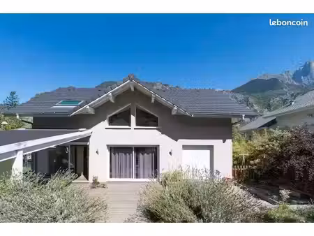 villargondran — maison récente de 126 m² avec pièce de vie de 50 m² et dpe c