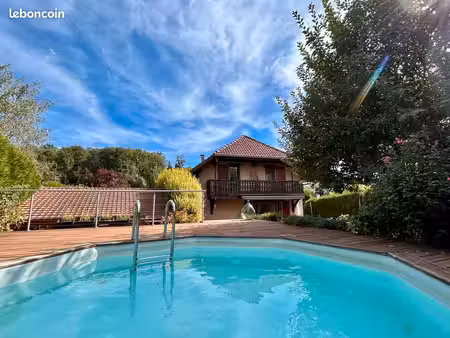 maison familiale avec piscine  chalet indépendant et nombreuses annexes