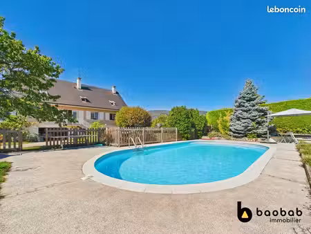 propriété 10 pièces 241 m²