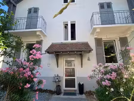 rare proche parc thermal et débarcadère  maison de ville totalement rénovée