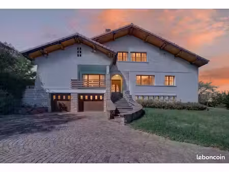 maison 8 pièces 206 m²