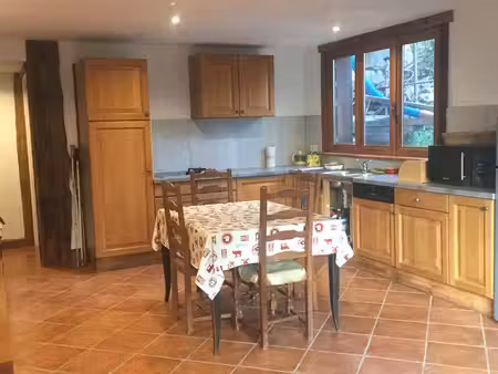 beau t2 meublé à l'année