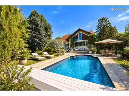 villa 9 pièces 250 m²