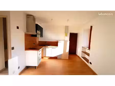 appartement studio - rénové à neuf  isolé  lumineux  moderne et accueillant