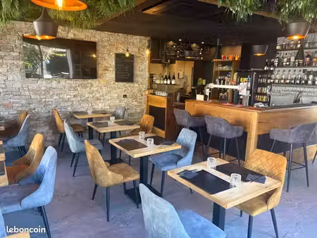 pizzeria/ pub