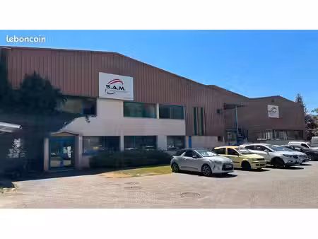 loue batiment industriel  bureaux et terrain